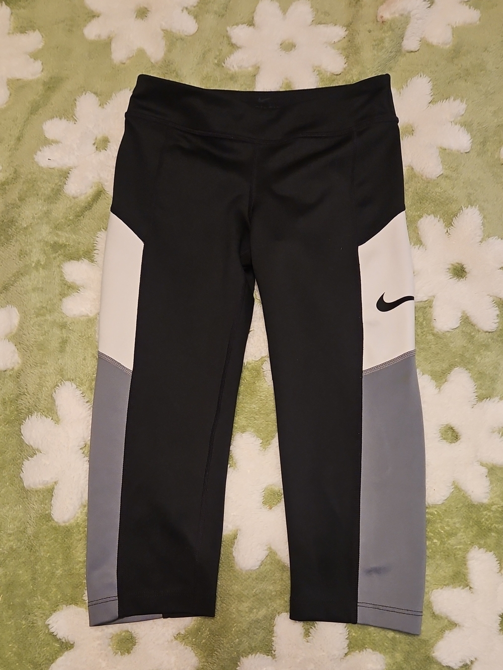 Nike Black, White & Gray Girls' Colorblock Capri Leggings